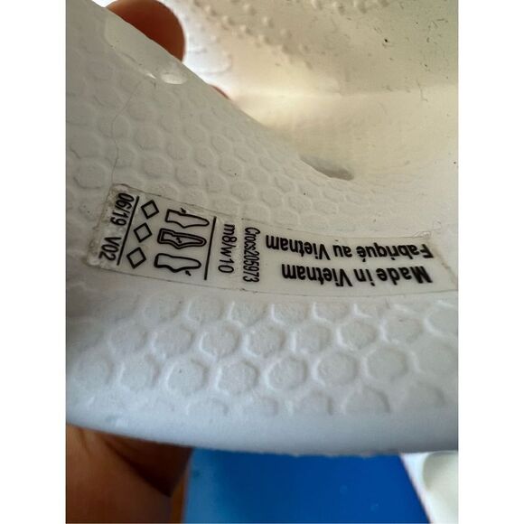 Crocs Crocband III white Rainbow Slide Sandal, 8 US Men and 10 women - Picture 5 of 6